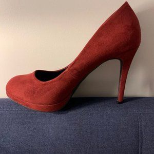 Le Chateau Pumps